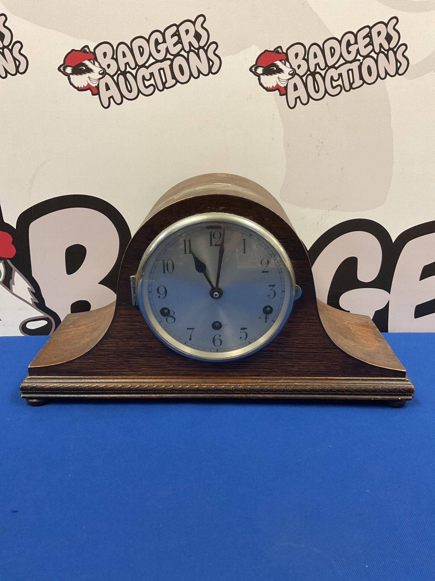 Vintage 1930s Napoleon Hat mantle clock with key and pendulum.